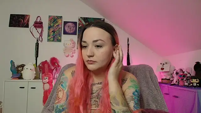 Snapshot of PinkHurricaneOfficial chatting on October 2025 03:21:02 PM PinkHurricaneOfficial online show from October 2025 03:21:02 PM