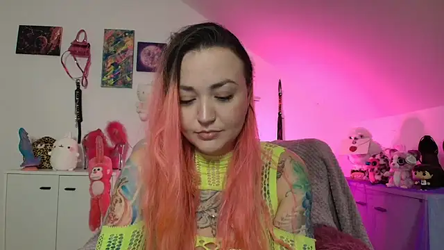 Snapshot of PinkHurricaneOfficial chatting on October 2025 04:08:02 PM PinkHurricaneOfficial online show from October 2025 04:08:02 PM