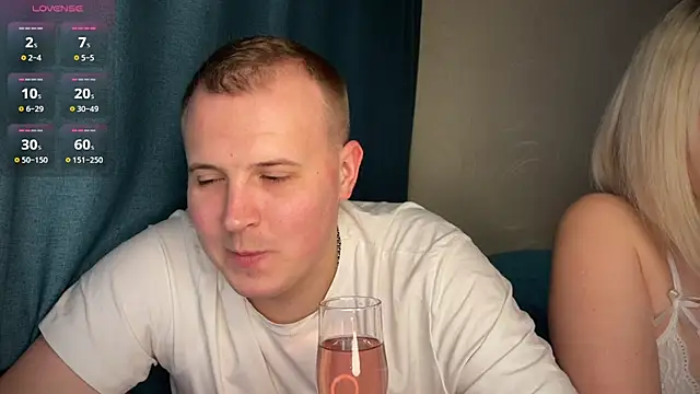 Snapshot of MrMrsRight chatting on February 2025 05:07:01 PM MrMrsRight online show from February 2025 05:07:01 PM