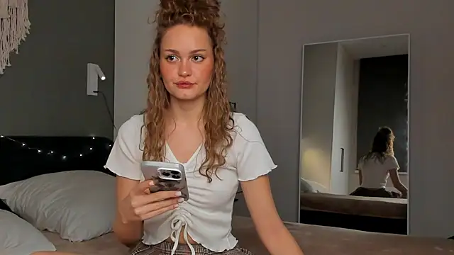 Caroline Smitt online show from September 2025 11:10:02 PM