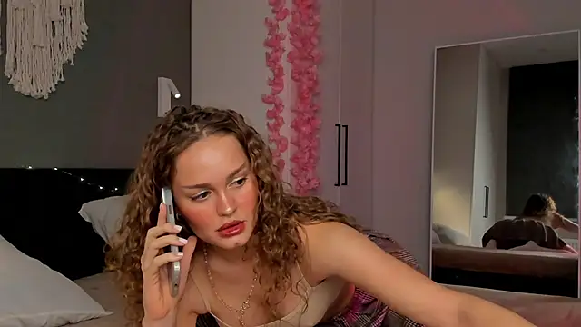 Caroline Smitt online show from September 2025 10:59:02 PM