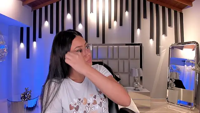 Snapshot of AmberLewis_ chatting on November 2025 03:17:01 AM AmberLewis online show from November 2025 03:17:01 AM