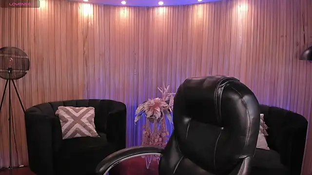 Snapshot of AmberLewis_ chatting on November 2025 02:31:02 AM AmberLewis online show from November 2025 02:31:02 AM