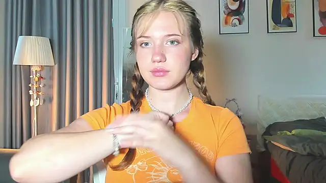 Snapshot of HanahCute chatting on February 2025 11:58:02 PM HanahCute online show from February 2025 11:58:02 PM