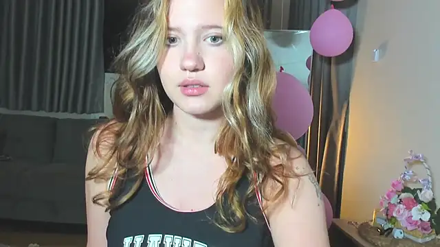 Snapshot of HanahCute chatting on March 2025 05:28:02 PM HanahCute online show from March 2025 05:28:02 PM