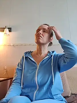 Snapshot of Evelina_cute chatting on October 2025 11:03:01 AM Evelina cute online show from October 2025 11:03:01 AM