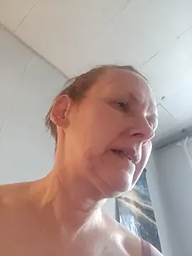 Snapshot of Evelina_cute chatting on November 2025 08:35:01 AM Evelina cute online show from November 2025 08:35:01 AM