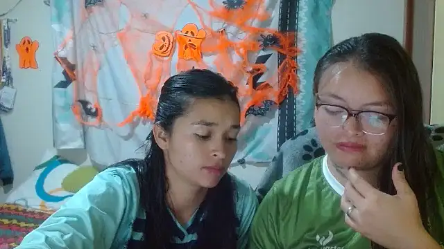 Snapshot of clayre_and_jill chatting on November 2025 03:16:02 AM clayre and jill online show from November 2025 03:16:02 AM