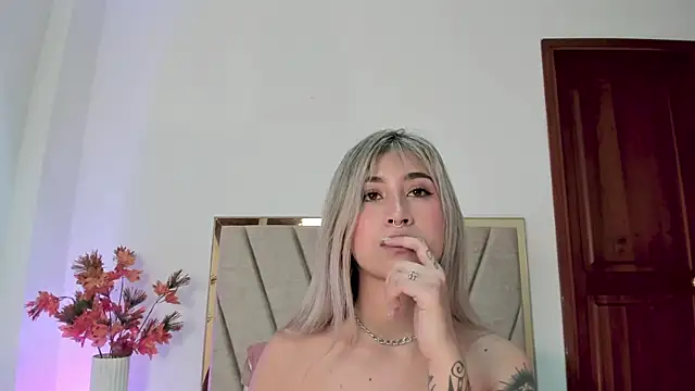LucyJhonnsonn online show from December 2024 12:41:02 AM
