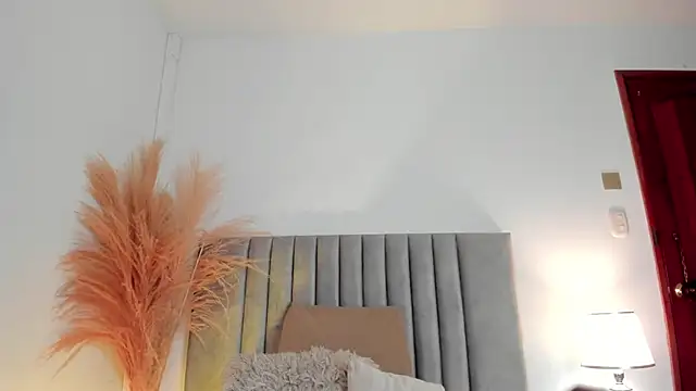 LucyJhonnsonn online show from December 2024 01:00:02 AM