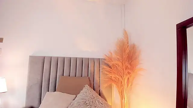 LucyJhonnsonn online show from December 2024 12:42:02 AM