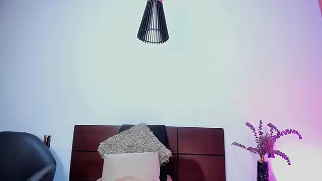 LucyJhonnsonn online show from December 2024 10:34:02 PM
