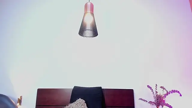 LucyJhonnsonn online show from December 2024 04:45:01 AM
