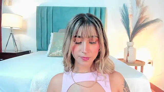 LucyJhonnsonn online show from January 2025 12:50:01 AM