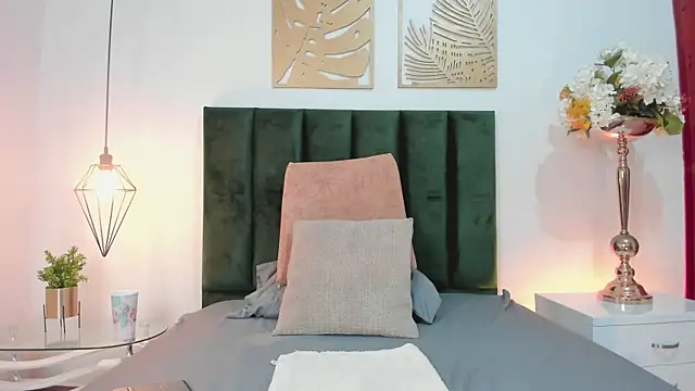 LucyJhonnsonn online show from February 2025 12:51:01 AM