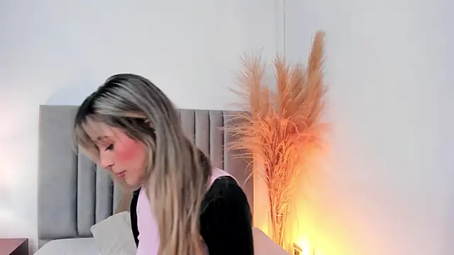 LucyJhonnsonn online show from February 2025 12:31:02 AM