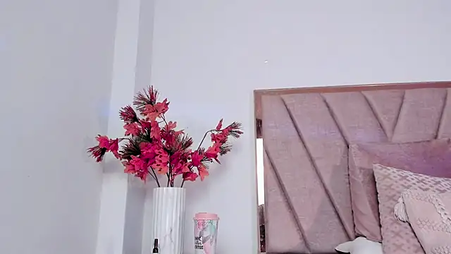 LucyJhonnsonn online show from February 2025 03:34:02 AM