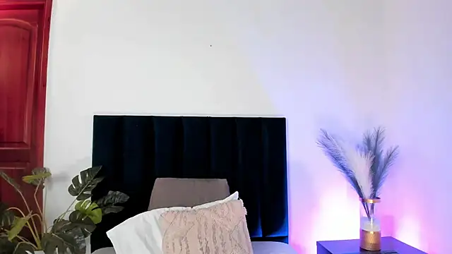 LucyJhonnsonn online show from February 2025 12:38:02 AM