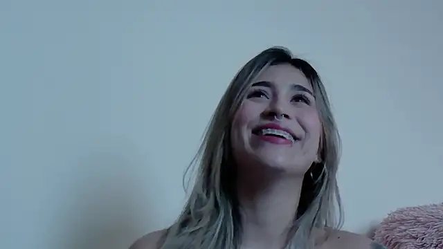 LucyJhonnsonn online show from September 2025 06:10:02 PM