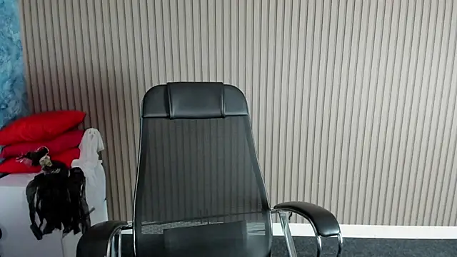 Snapshot of Emily_Gin chatting on October 2025 10:06:01 AM Emily Gin online show from October 2025 10:06:01 AM