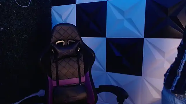 Dani cumboy online show from February 2025 03:20:01 AM