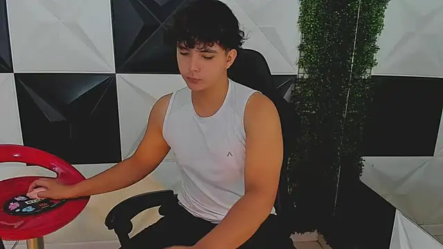 Dani cumboy online show from October 2025 01:06:02 PM