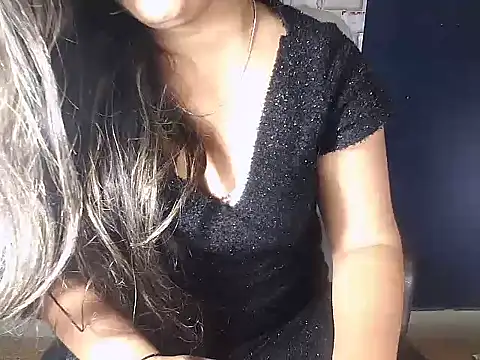 Snapshot of Hot_Naina- chatting on December 2024 06:12:01 PM Hot Naina- online show from December 2024 06:12:01 PM