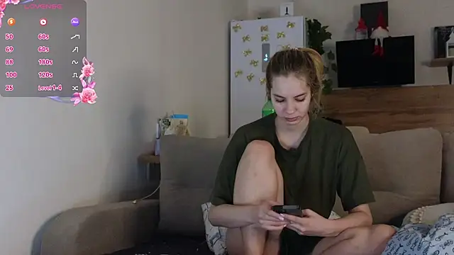 Snapshot of Girl_alone_home chatting on January 2025 01:32:01 AM Girl alone home online show from January 2025 01:32:01 AM