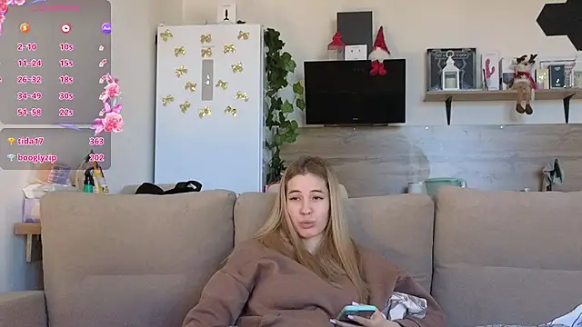 Snapshot of Girl_alone_home chatting on January 2025 06:52:02 AM Girl alone home online show from January 2025 06:52:02 AM
