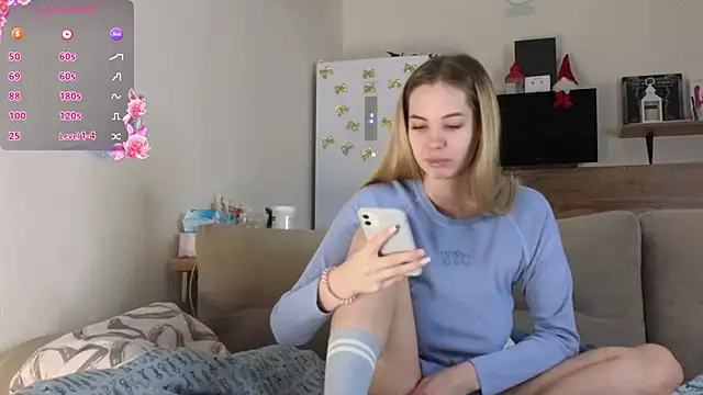 Snapshot of Girl_alone_home chatting on February 2025 03:48:01 AM Girl alone home online show from February 2025 03:48:01 AM