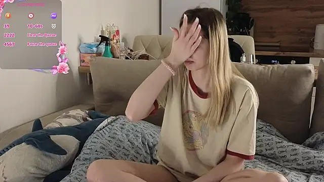 Snapshot of Girl_alone_home chatting on February 2025 03:51:01 AM Girl alone home online show from February 2025 03:51:01 AM