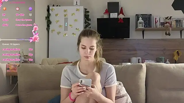 Snapshot of Girl_alone_home chatting on February 2025 04:58:01 AM Girl alone home online show from February 2025 04:58:01 AM