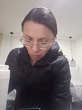 Snapshot of karlamorris_ chatting on October 2025 01:45:02 PM karlamorris online show from October 2025 01:45:02 PM