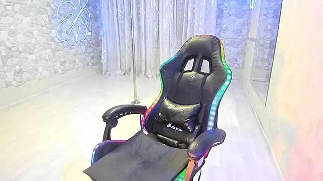 Snapshot of JessicaFamee chatting on October 2025 09:34:01 PM JessicaFamee online show from October 2025 09:34:01 PM