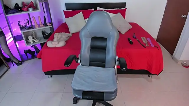 Veronica Jacobss online show from October 2025 07:03:01 PM