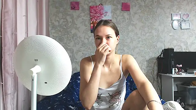 leila bambi  online show from November 2025 07:05:01 PM