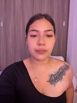 Latina vanessa online show from January 2025 09:05:02 PM