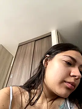 Latina vanessa online show from September 2025 05:18:02 PM