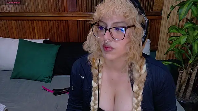 Snapshot of Eli666uwu chatting on October 2025 09:48:02 PM Eli666uwu online show from October 2025 09:48:02 PM