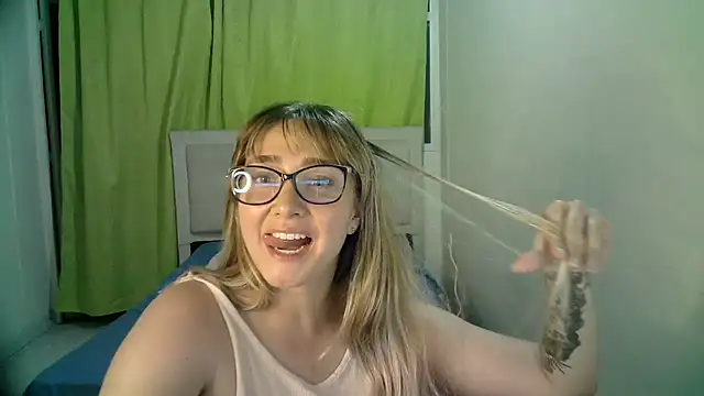 Snapshot of katy_pp chatting on October 2025 01:17:01 AM katy pp online show from October 2025 01:17:01 AM