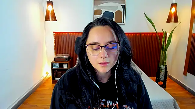 Snapshot of KatherineBond chatting on October 2025 07:43:01 PM KatherineBond online show from October 2025 07:43:01 PM