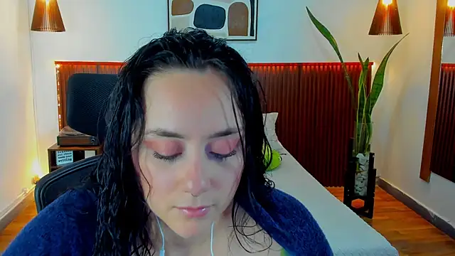 Snapshot of KatherineBond chatting on October 2025 07:56:01 PM KatherineBond online show from October 2025 07:56:01 PM