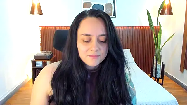 Snapshot of KatherineBond chatting on October 2025 07:25:01 PM KatherineBond online show from October 2025 07:25:01 PM