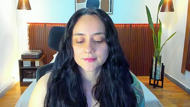 Snapshot of KatherineBond chatting on November 2025 07:59:02 PM KatherineBond online show from November 2025 07:59:02 PM