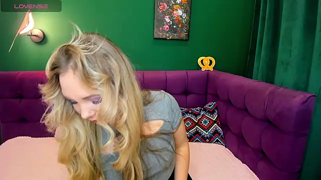 Snapshot of EvaMoran chatting on October 2025 01:57:01 AM EvaMoran online show from October 2025 01:57:01 AM