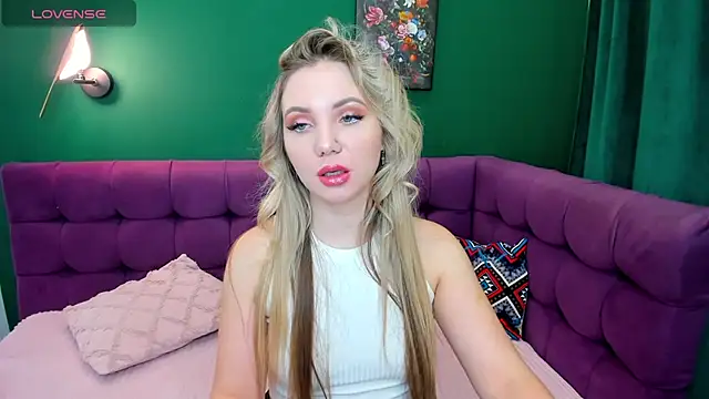 Snapshot of EvaMoran chatting on October 2025 01:37:02 AM EvaMoran online show from October 2025 01:37:02 AM