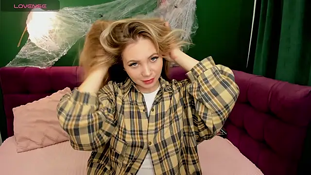 Snapshot of EvaMoran chatting on October 2025 01:46:02 AM EvaMoran online show from October 2025 01:46:02 AM