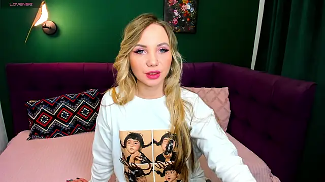 Snapshot of EvaMoran chatting on November 2025 01:37:01 AM EvaMoran online show from November 2025 01:37:01 AM