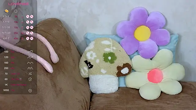 Snapshot of TrissMerigold9 chatting on October 2025 09:15:01 PM TrissMerigold9 online show from October 2025 09:15:01 PM