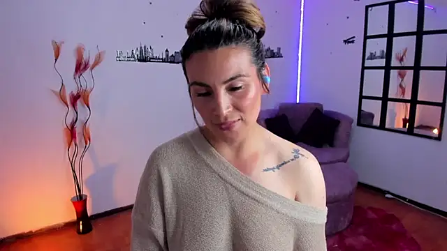 Snapshot of Elizabeth_taylor_b chatting on October 2025 11:27:02 PM Elizabeth taylor b online show from October 2025 11:27:02 PM